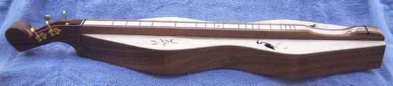 Jenny Lind™ Dulcimer by https://gibsondulcimers.com/index.html