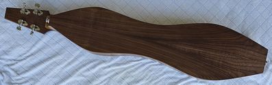 https://gibsondulcimers.com/dulcimers_in_stock.html